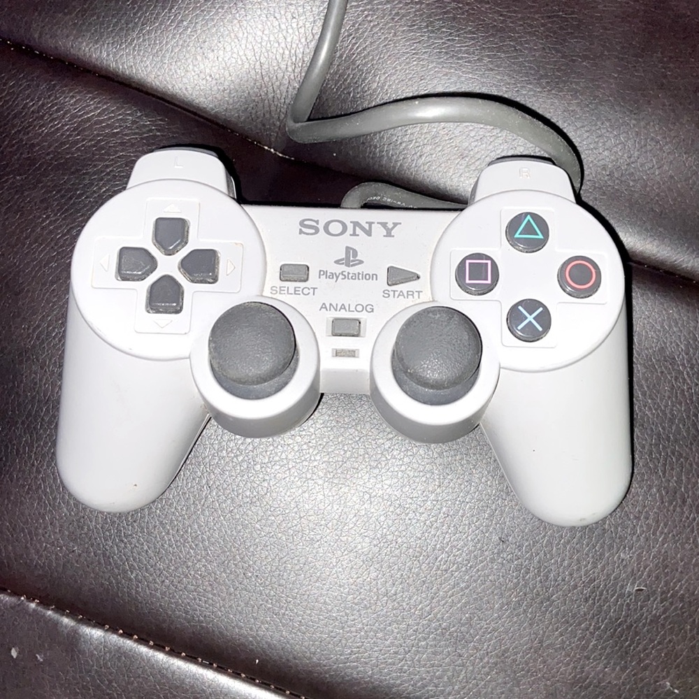 Original PlayStation controller - Picture 2 of 2